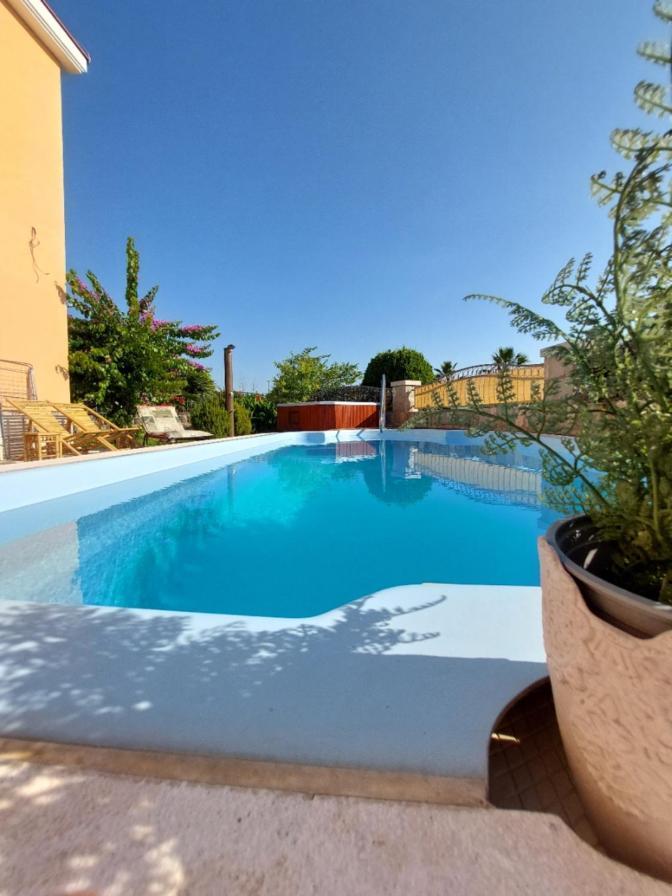 Apartments Maris Vranjic Екстериор снимка