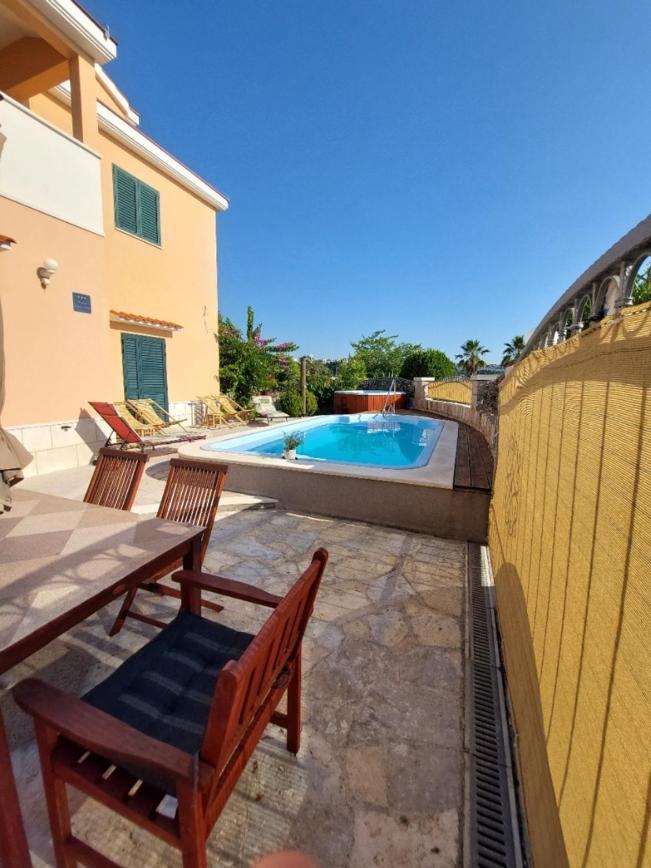 Apartments Maris Vranjic Екстериор снимка