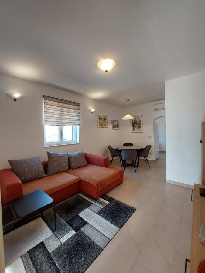Apartments Maris Vranjic Екстериор снимка